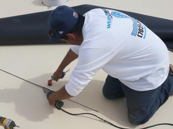 roofer in las vegas on flat roof installation